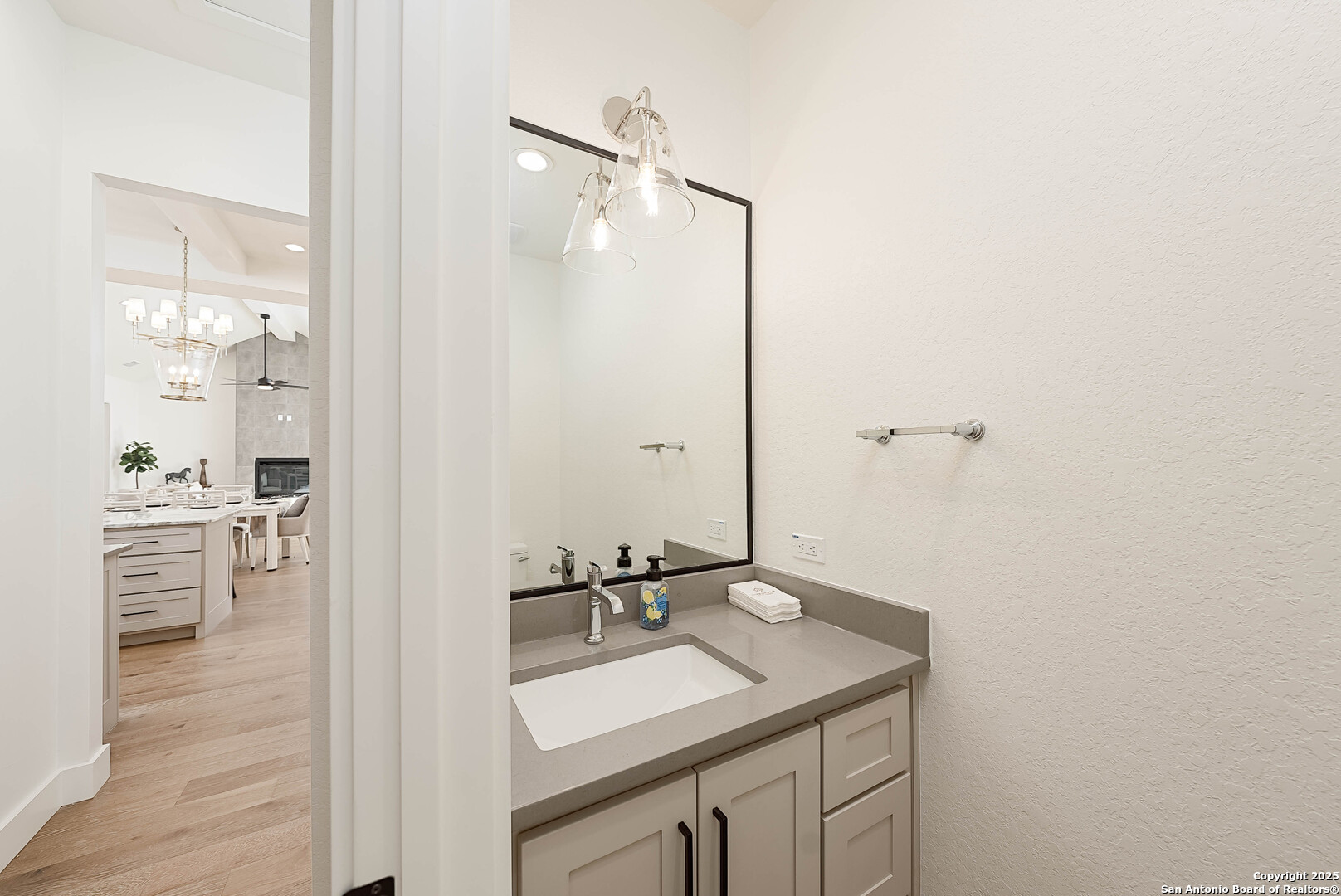 24351 Tres Arroyos San Antonio TX 78255