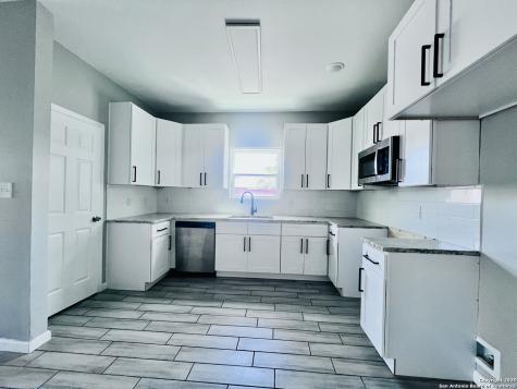 335 S San Eduardo San Antonio TX 78237
