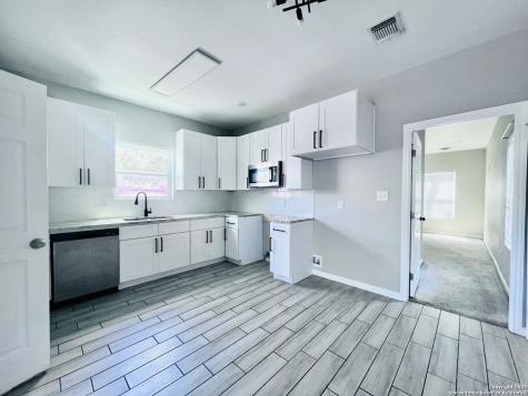 335 S San Eduardo San Antonio TX 78237