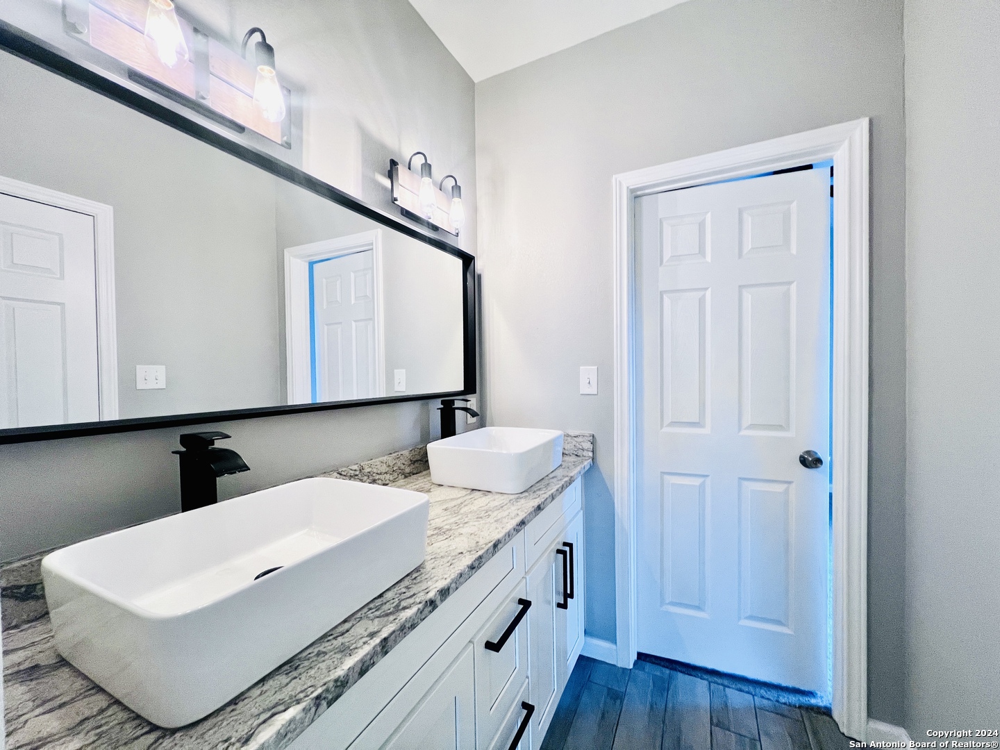 335 S San Eduardo San Antonio TX 78237