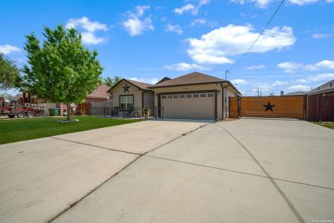 15820 Chippewa Selma TX 78154