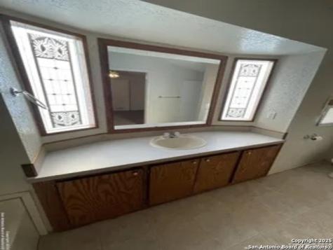 1624 County Road 4511 Hondo TX 78861