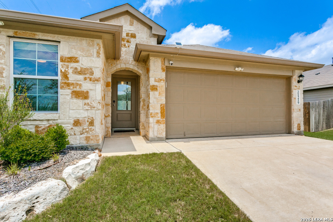 21219 Stonework Spur San Antonio TX 78266
