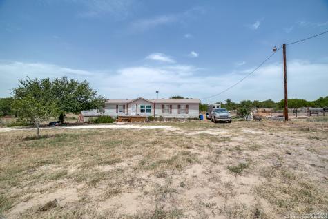 908 Murray Lane Floresville TX 78114