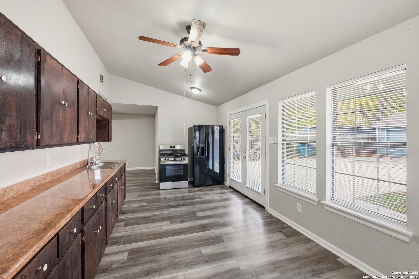 411 W Vestal San Antonio TX 78221