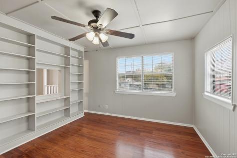 411 W Vestal San Antonio TX 78221