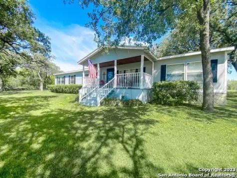 2216 County Road 329 Floresville TX 78114