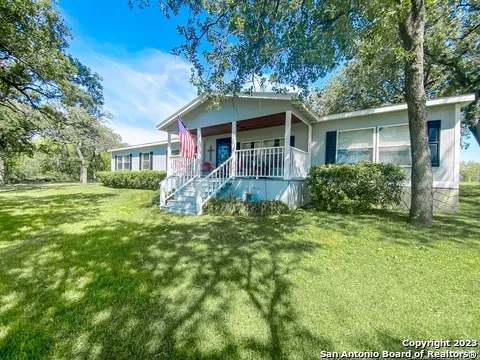 2216 County Road 329 Floresville TX 78114