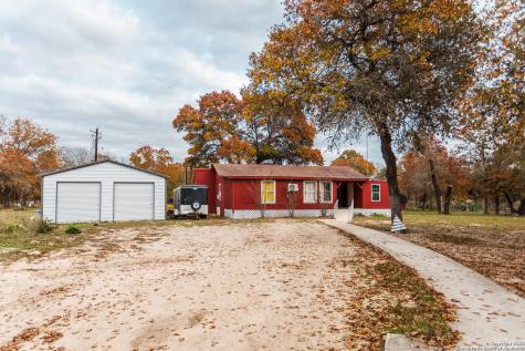 107 Flores Oaks Drive Floresville TX 78114