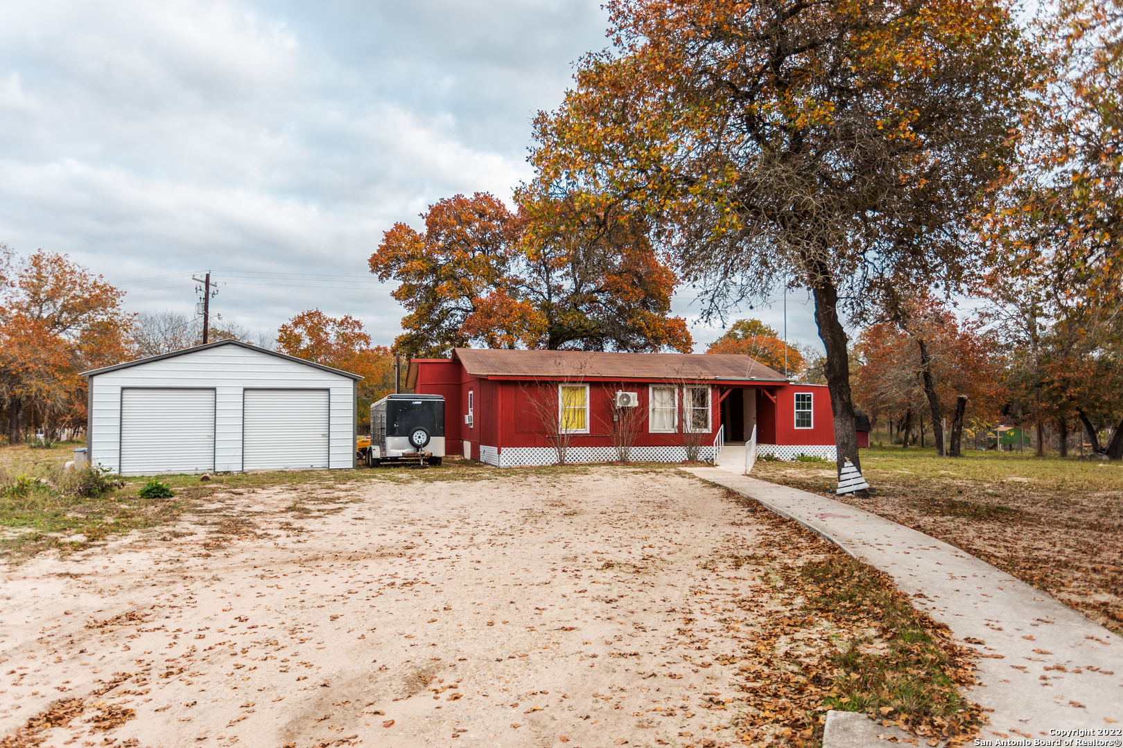107 Flores Oaks Drive Floresville TX 78114