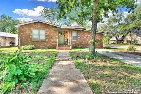 1407 29th Street Hondo TX 78861