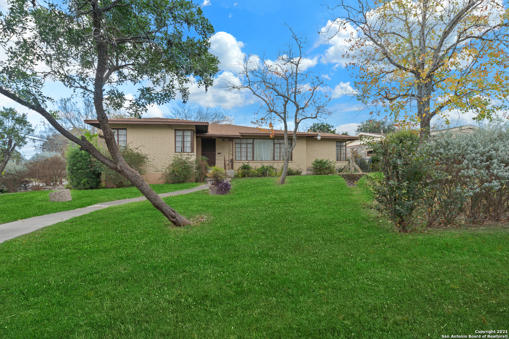 2402 W Summit Avenue San Antonio TX 78228