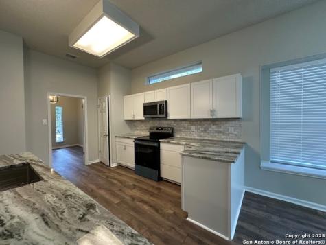 1106 Saxonhill San Antonio TX 78253