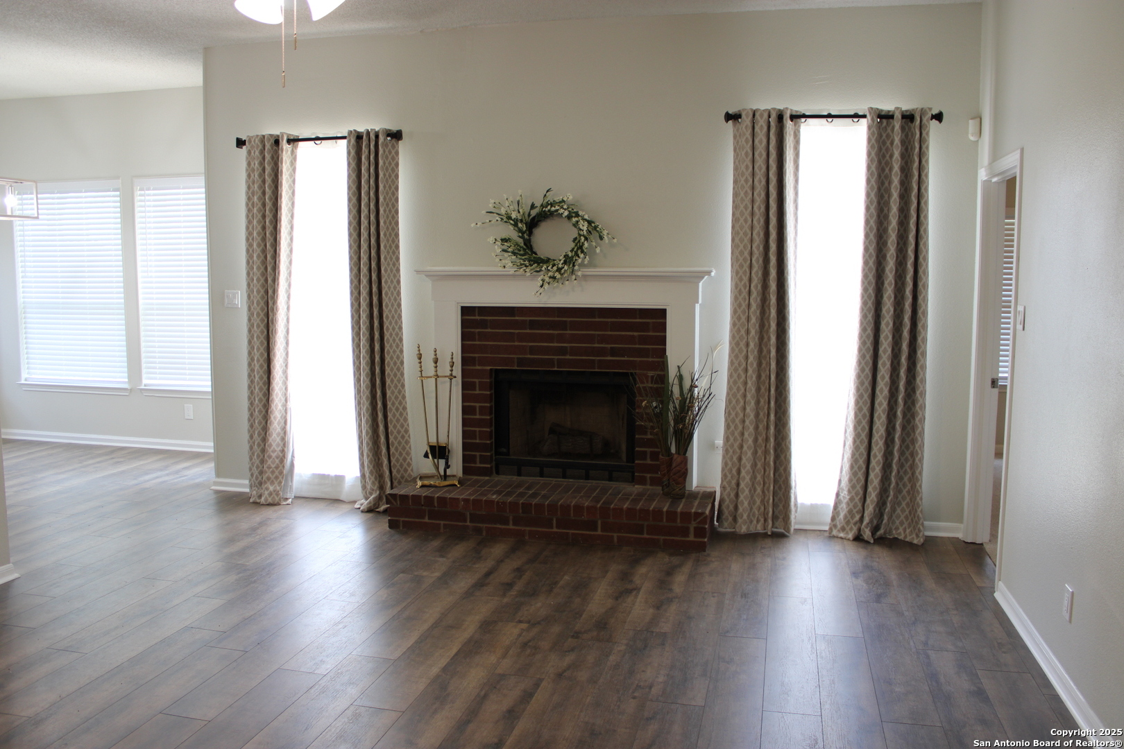 1106 Saxonhill San Antonio TX 78253