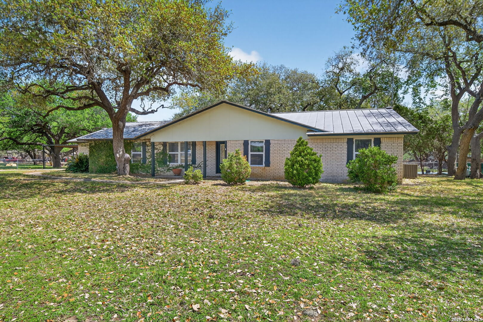 100 Crestline Pleasanton TX 78064