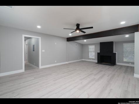 8619 Oak Ledge San Antonio TX 78217