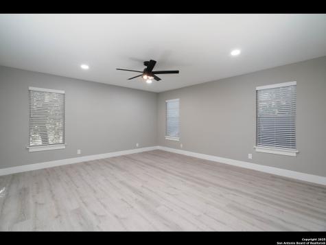 8619 Oak Ledge San Antonio TX 78217