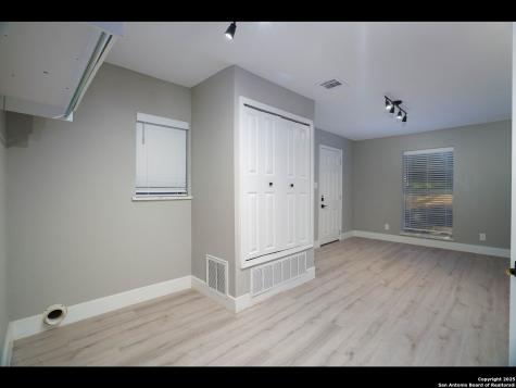 8619 Oak Ledge San Antonio TX 78217
