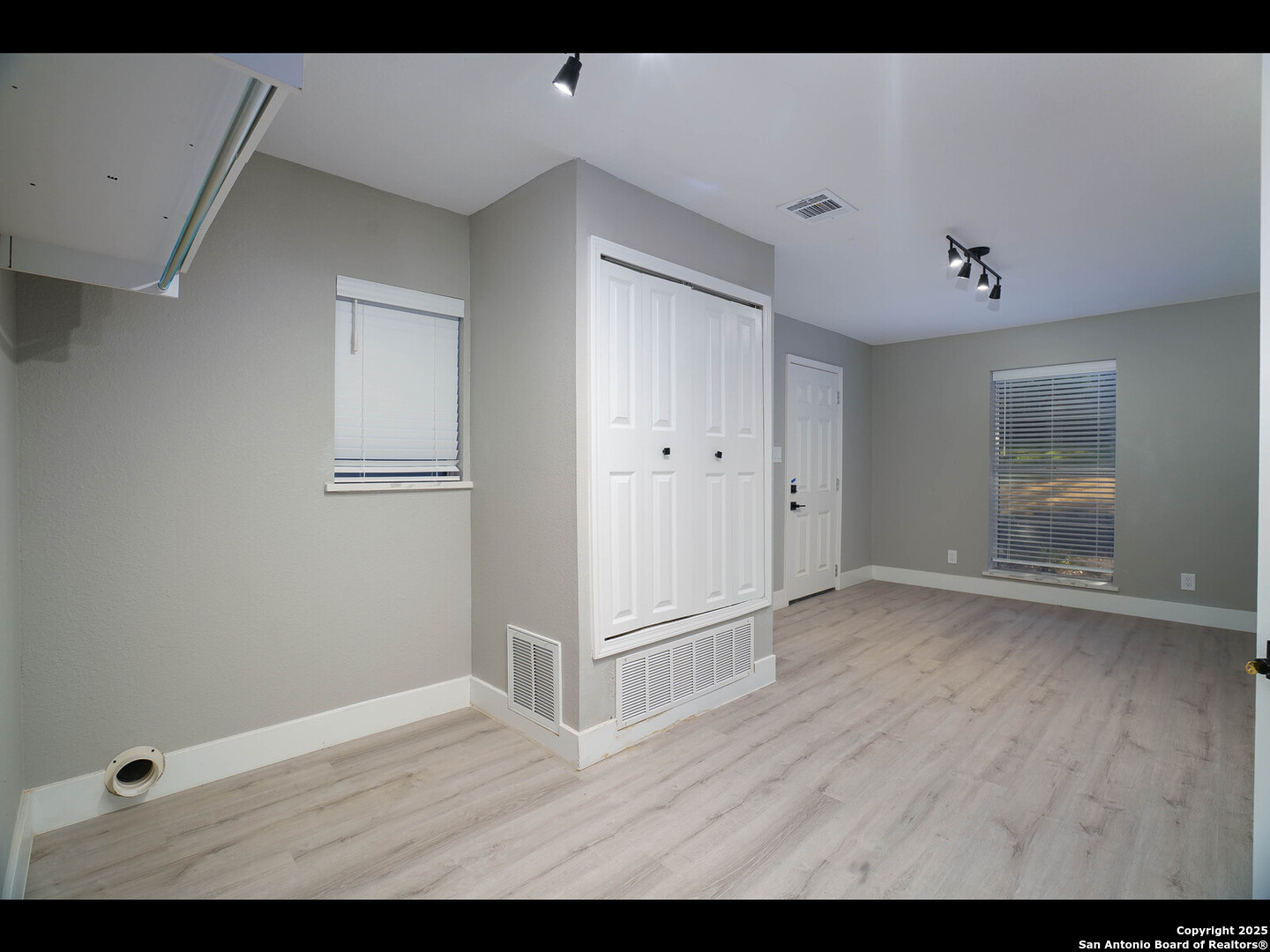 8619 Oak Ledge San Antonio TX 78217