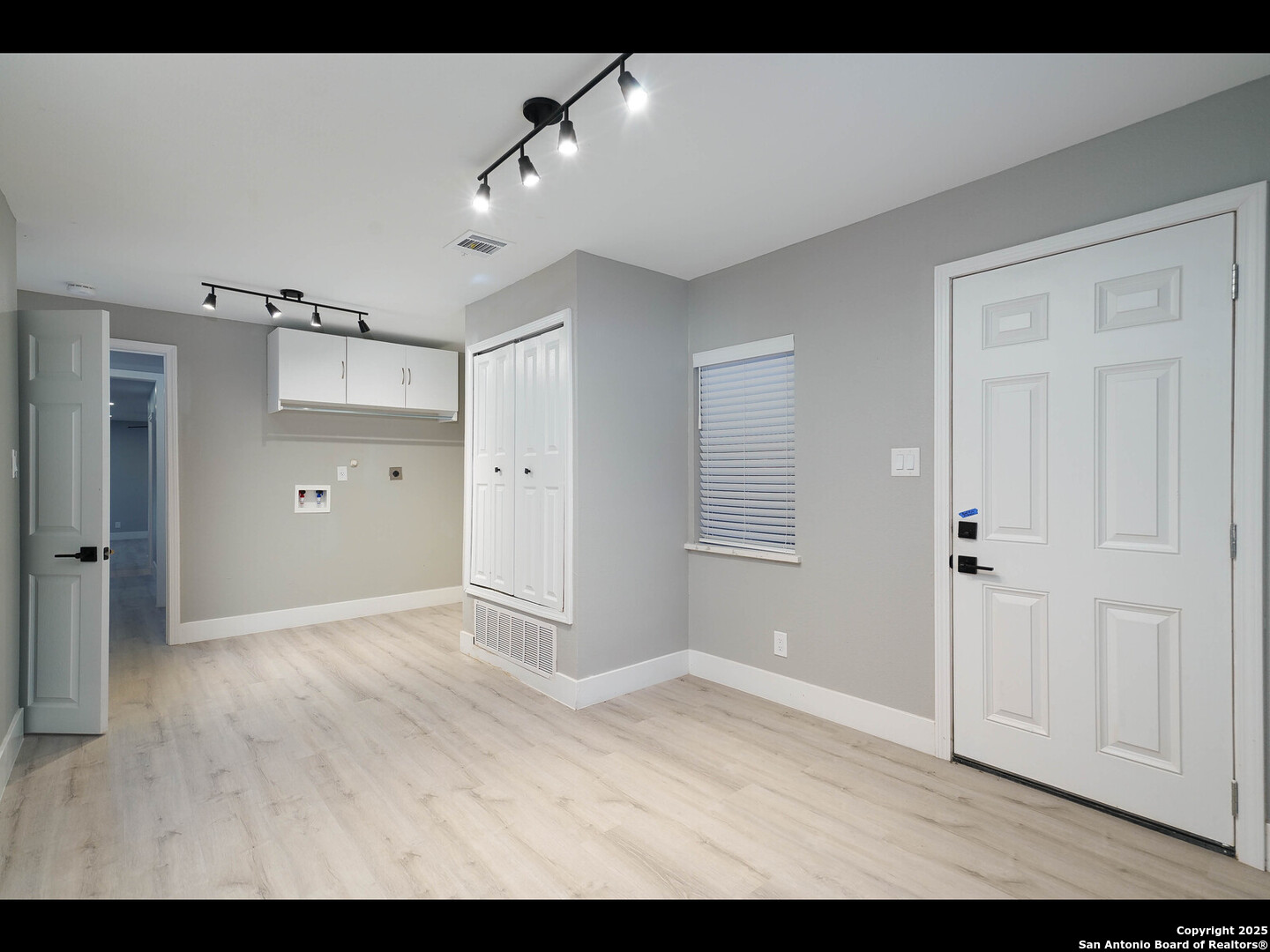 8619 Oak Ledge San Antonio TX 78217