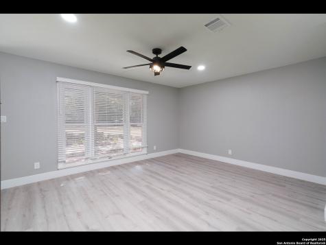 8619 Oak Ledge San Antonio TX 78217
