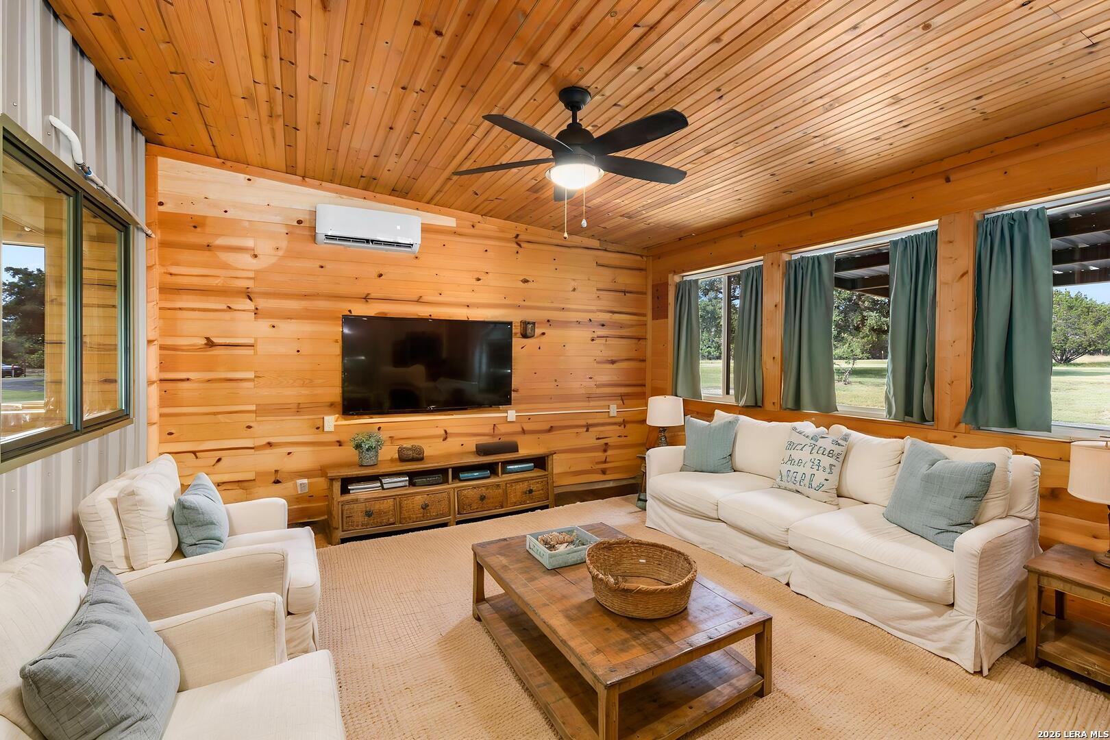 1892 N Thunder Creek Road Utopia TX 78884