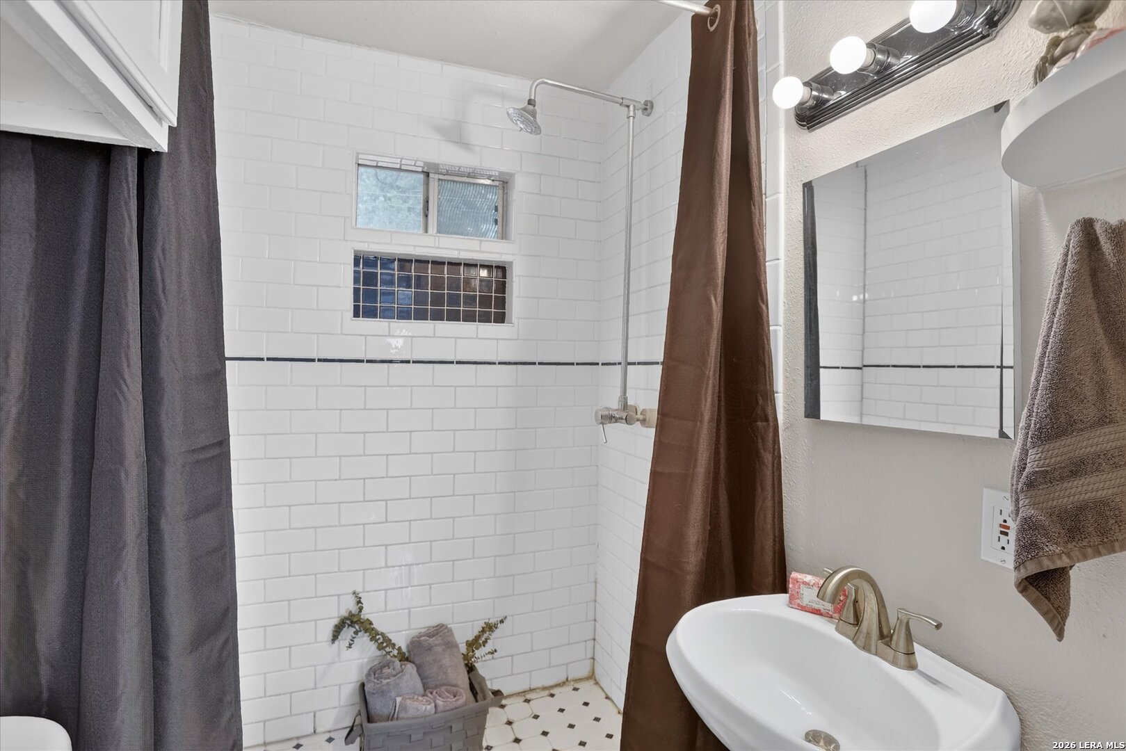 1039 W Russell Place San Antonio TX 78212