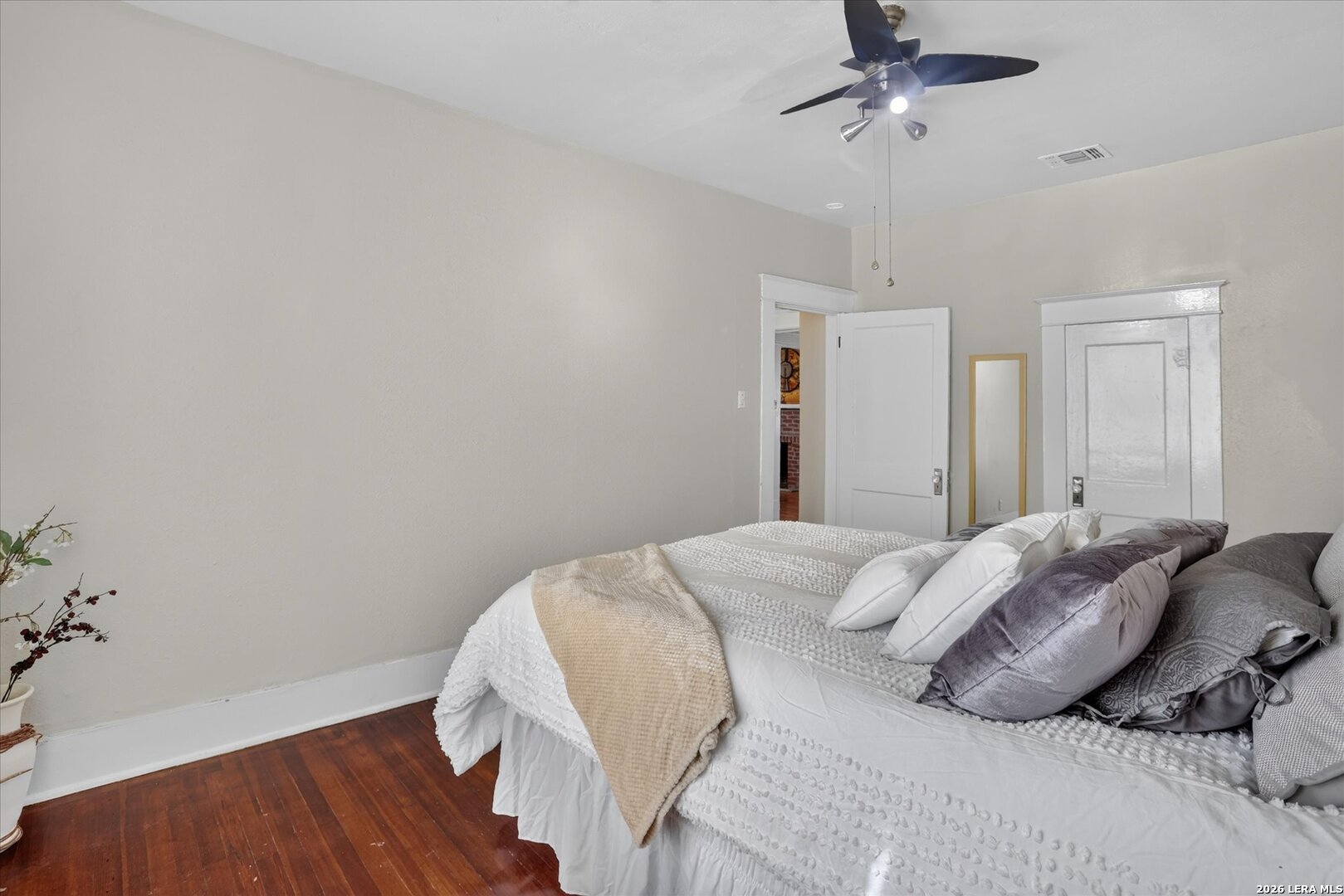 1039 W Russell Place San Antonio TX 78212