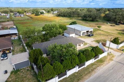 317 Royal Oaks Road Somerset TX 78069