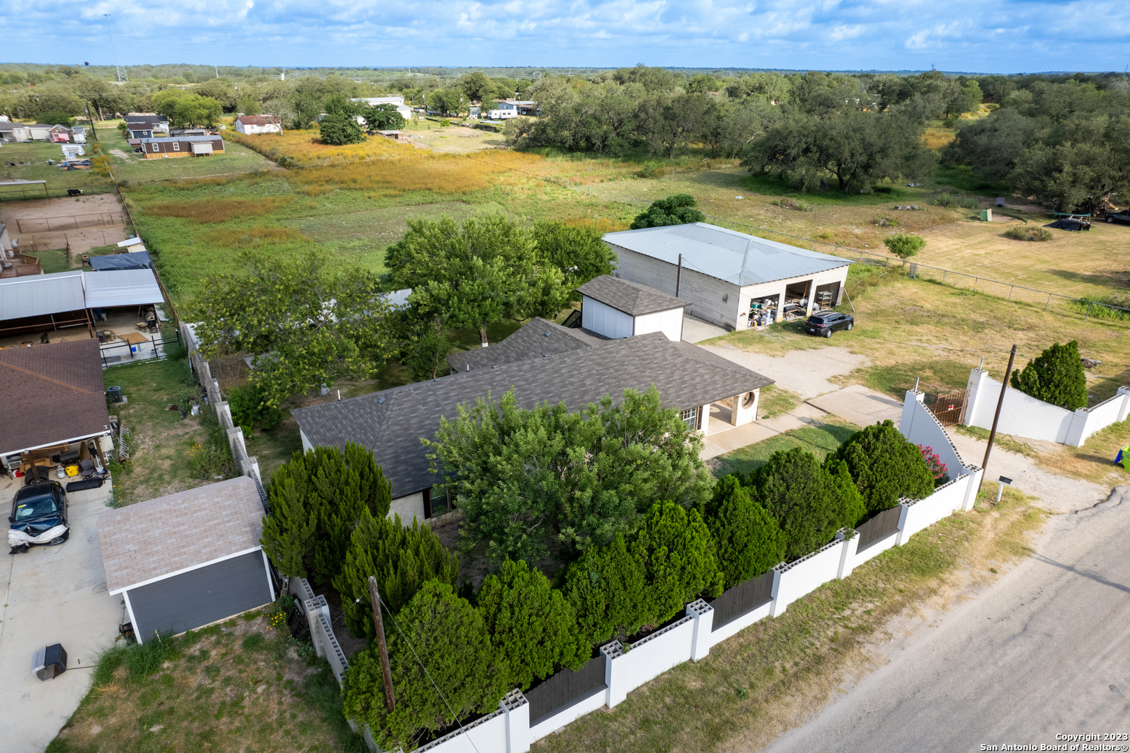 317 Royal Oaks Road Somerset TX 78069