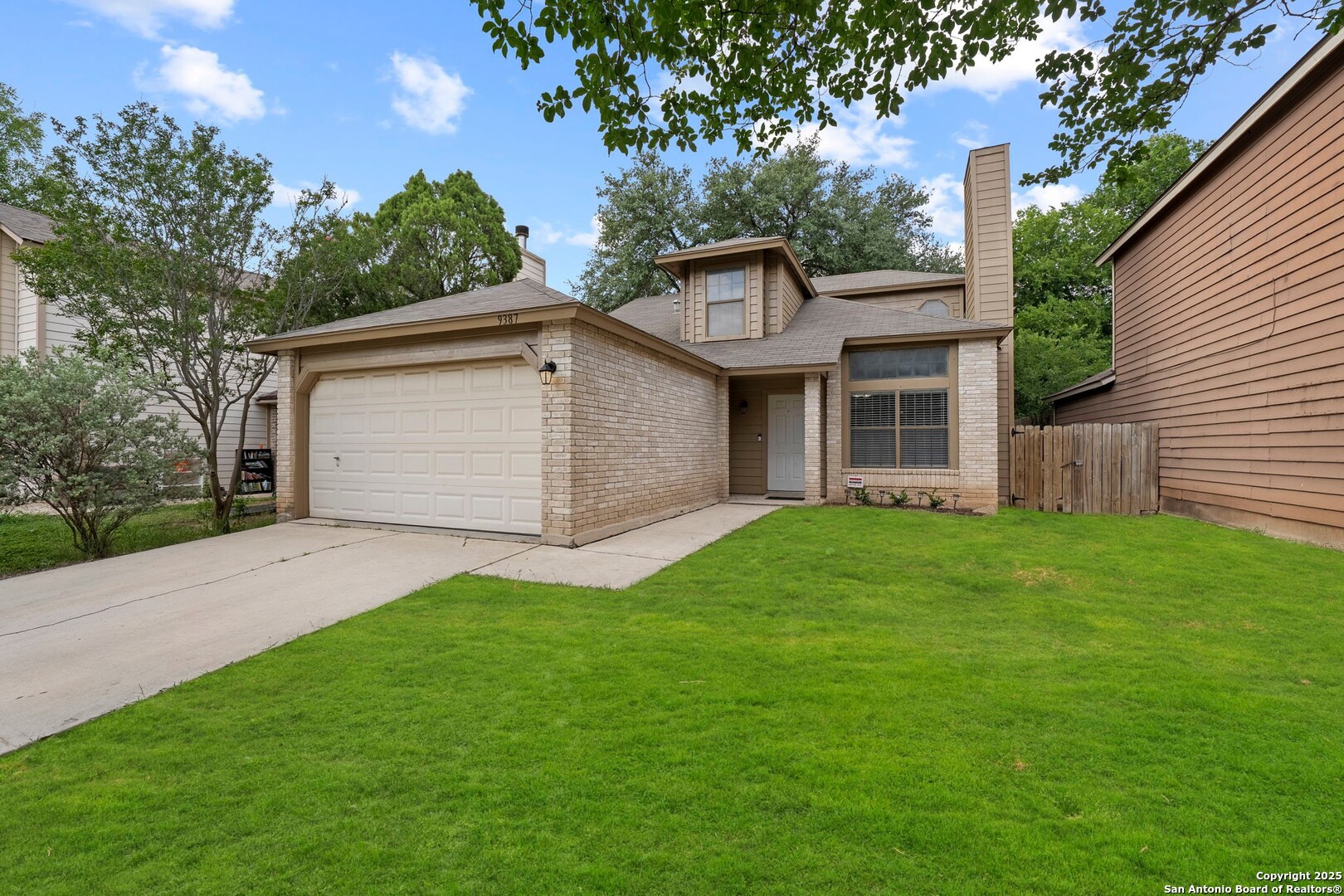 9387 Village Lance San Antonio TX 78250