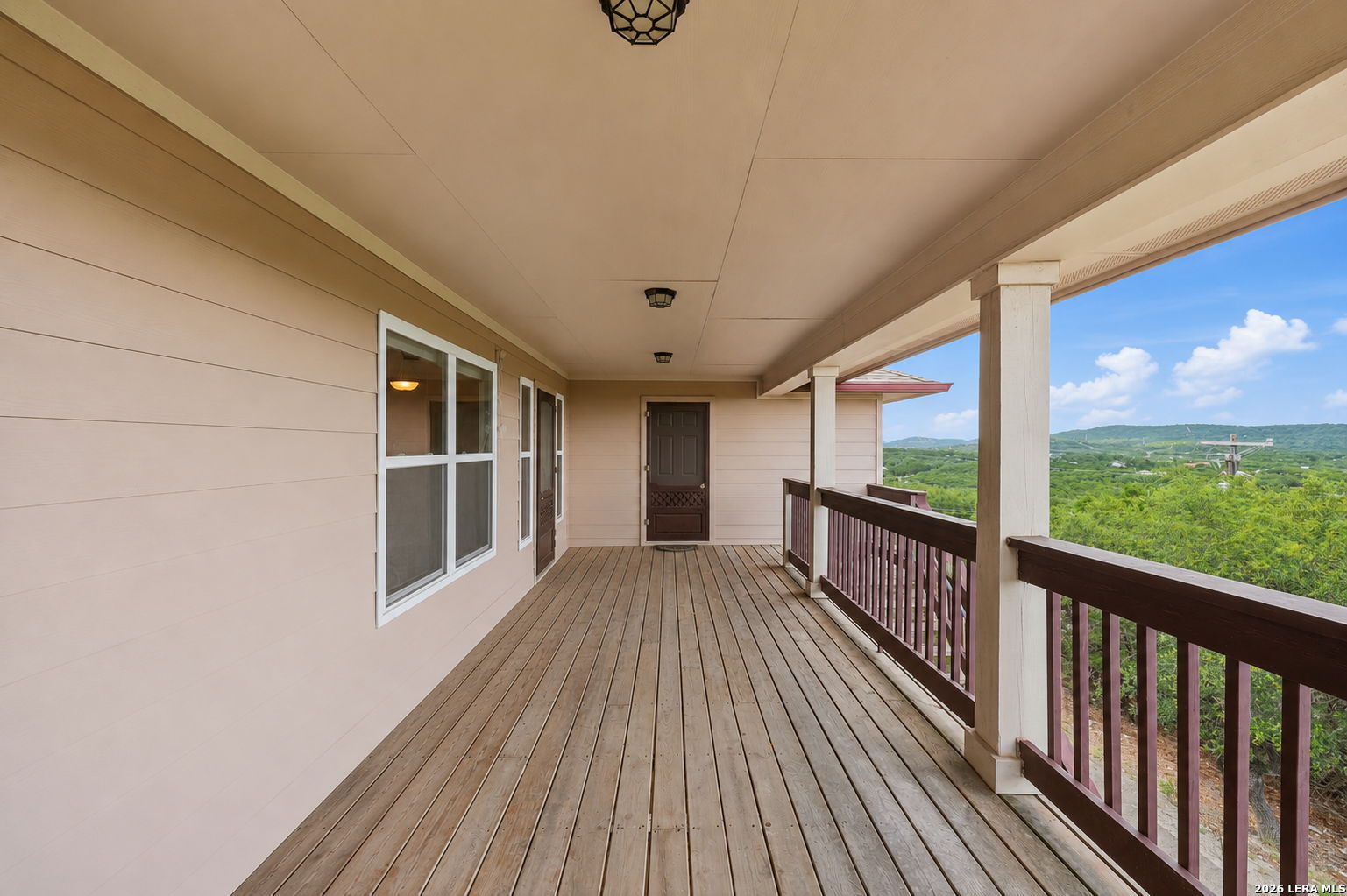 327 Lakeridge Loop Lakehills TX 78063