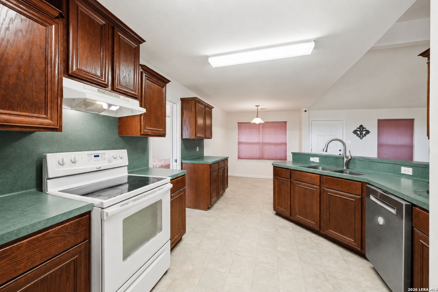327 Lakeridge Loop Lakehills TX 78063