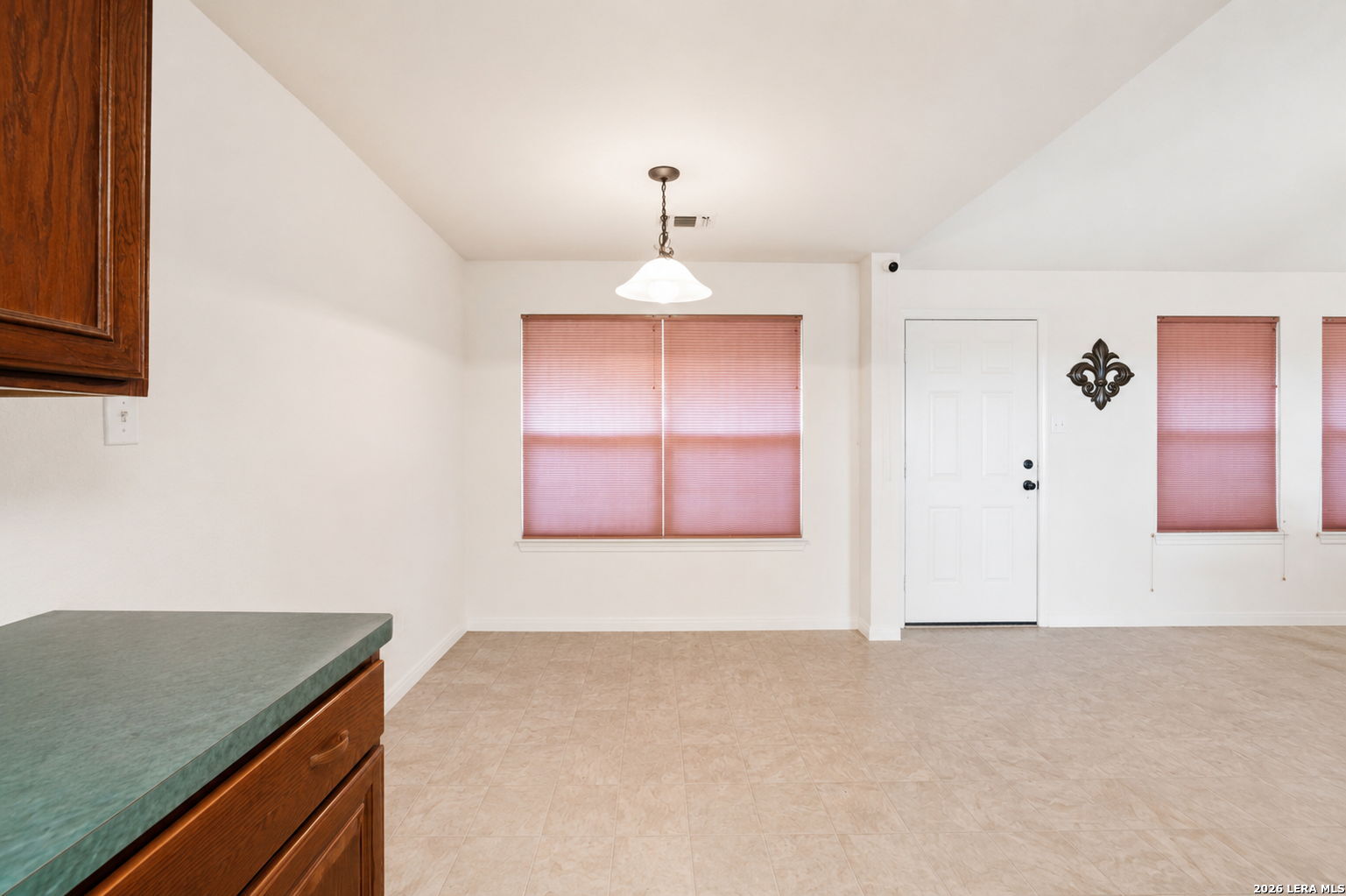 327 Lakeridge Loop Lakehills TX 78063