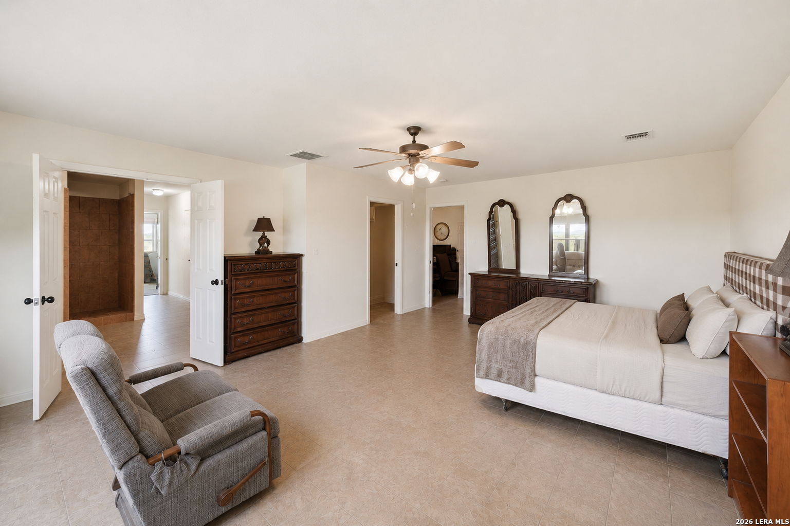 327 Lakeridge Loop Lakehills TX 78063