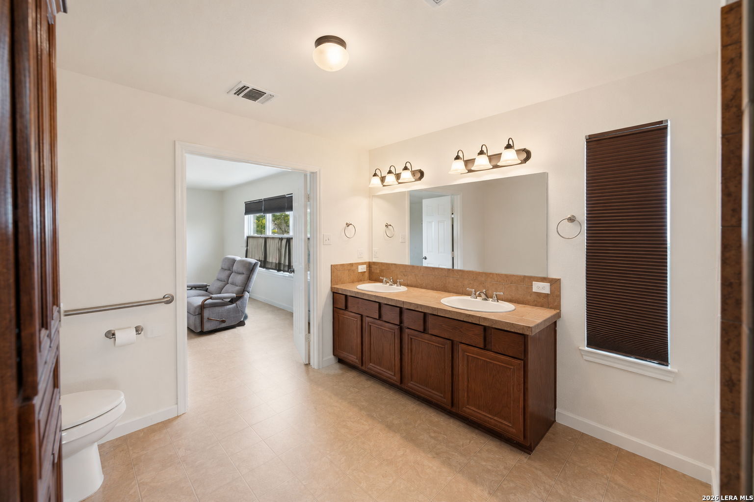 327 Lakeridge Loop Lakehills TX 78063