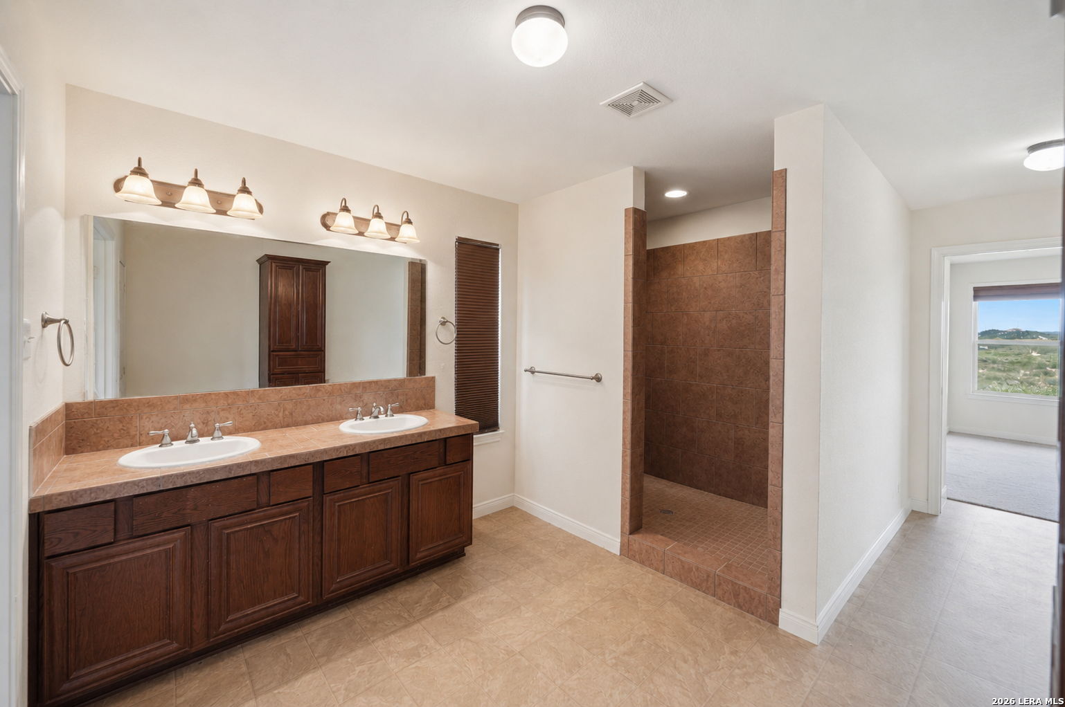 327 Lakeridge Loop Lakehills TX 78063