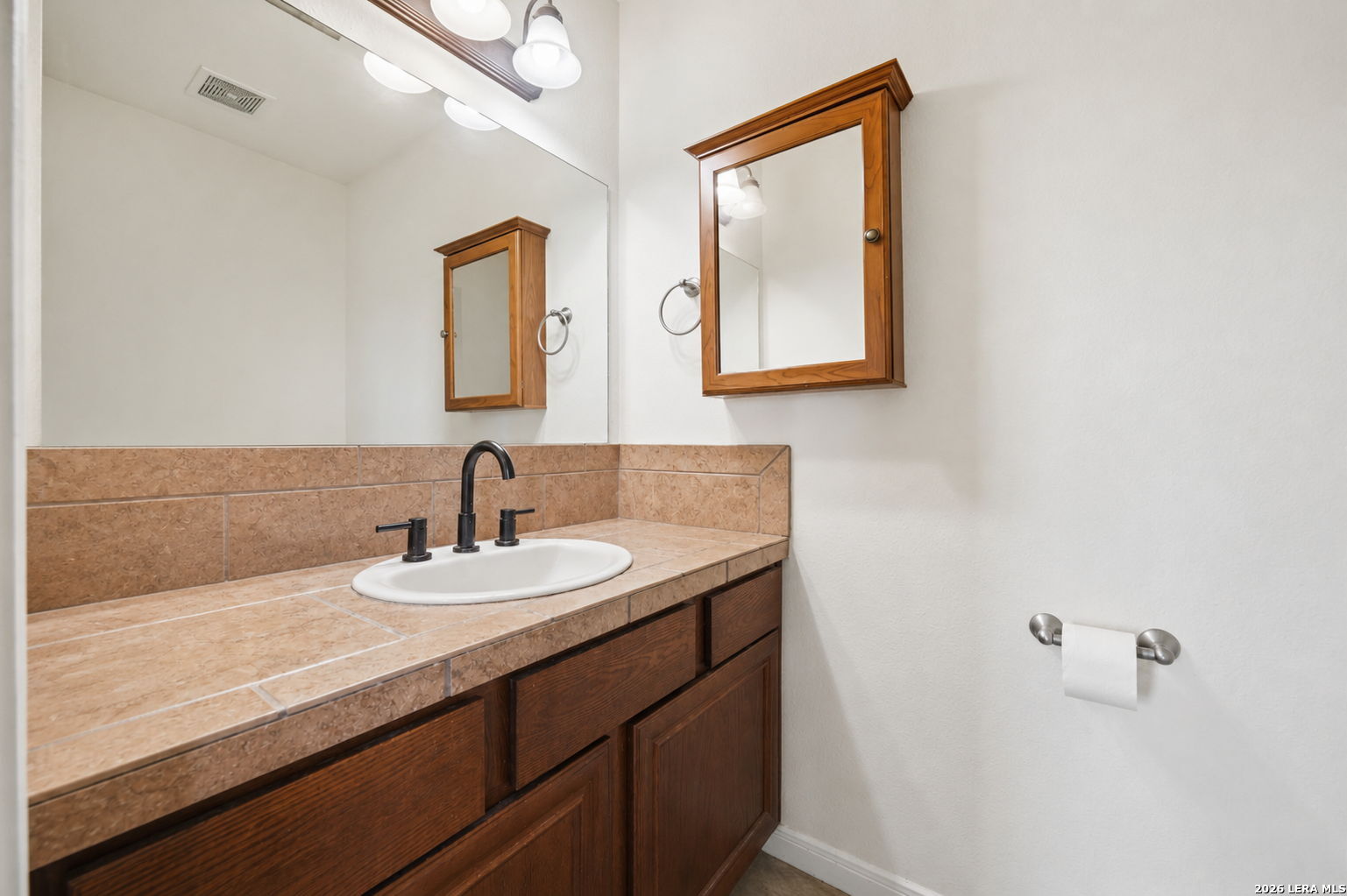 327 Lakeridge Loop Lakehills TX 78063