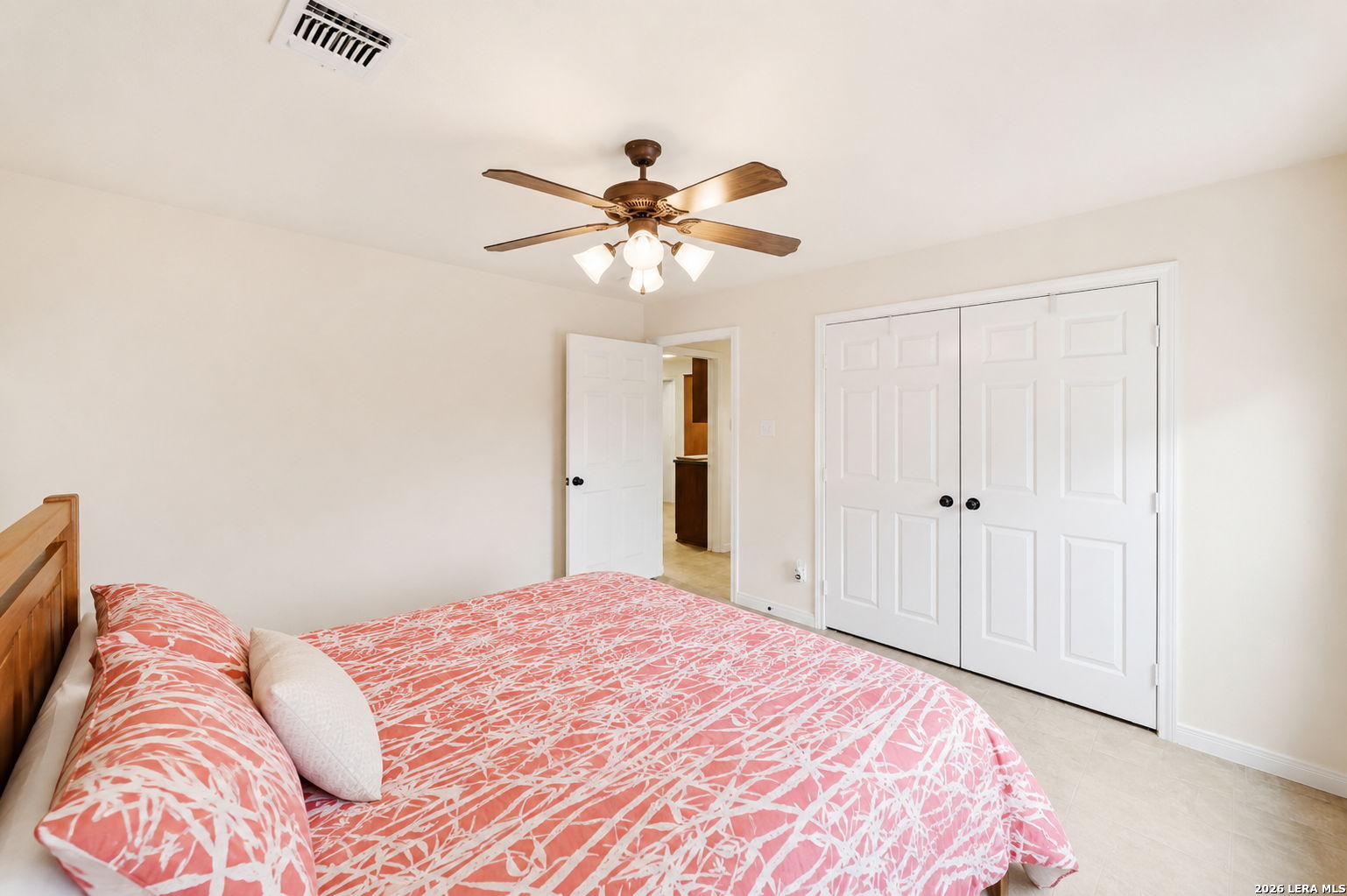 327 Lakeridge Loop Lakehills TX 78063