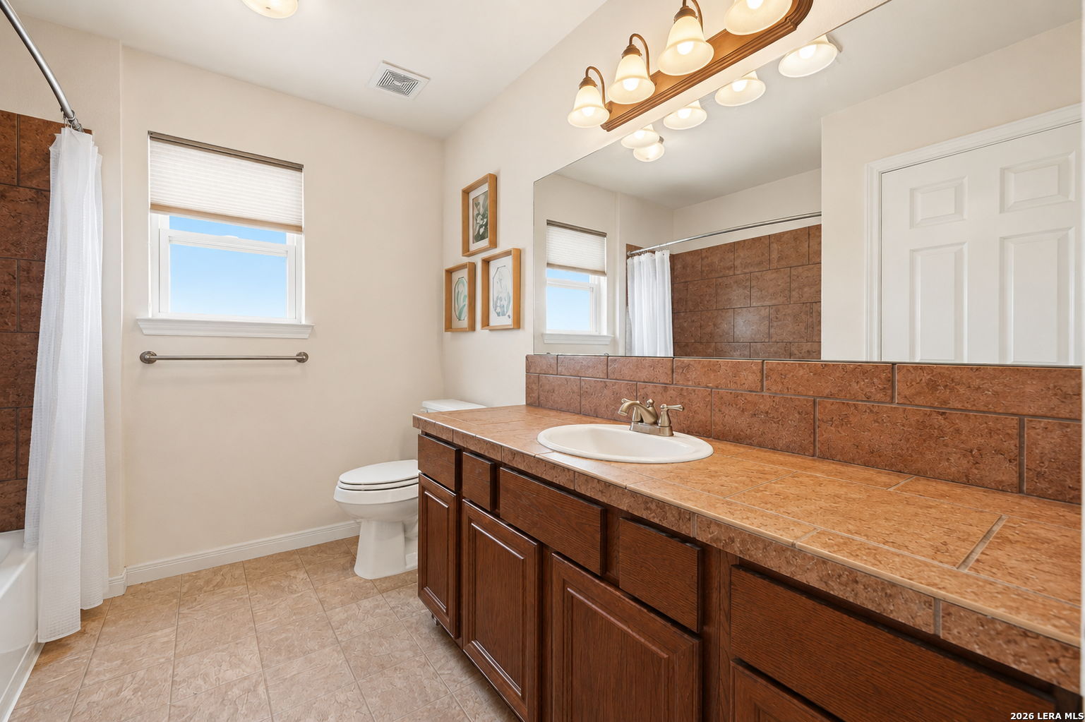 327 Lakeridge Loop Lakehills TX 78063