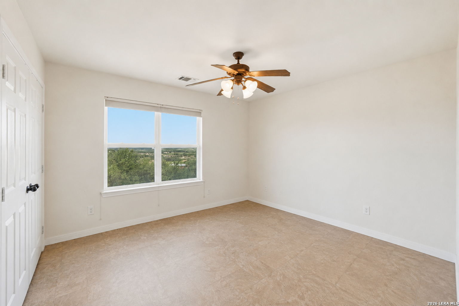 327 Lakeridge Loop Lakehills TX 78063