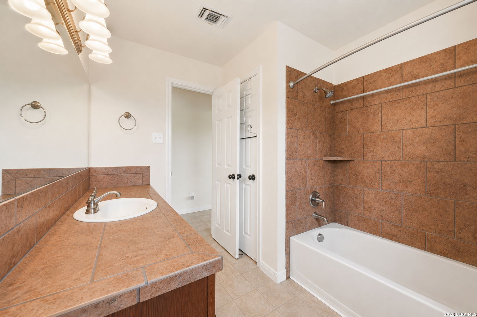 327 Lakeridge Loop Lakehills TX 78063