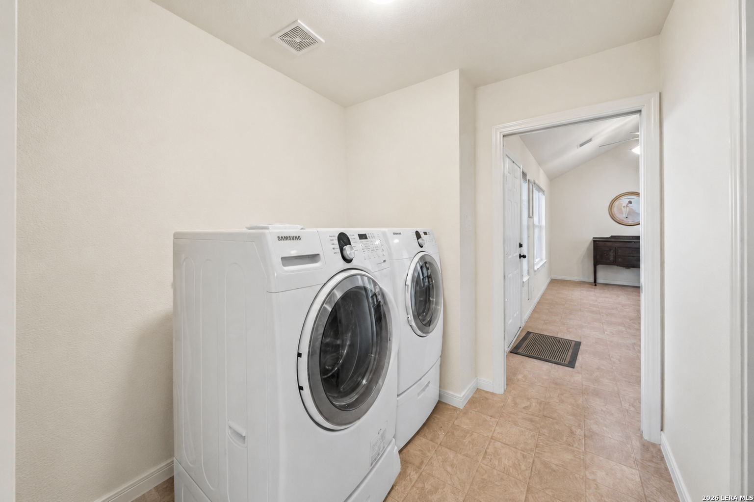 327 Lakeridge Loop Lakehills TX 78063
