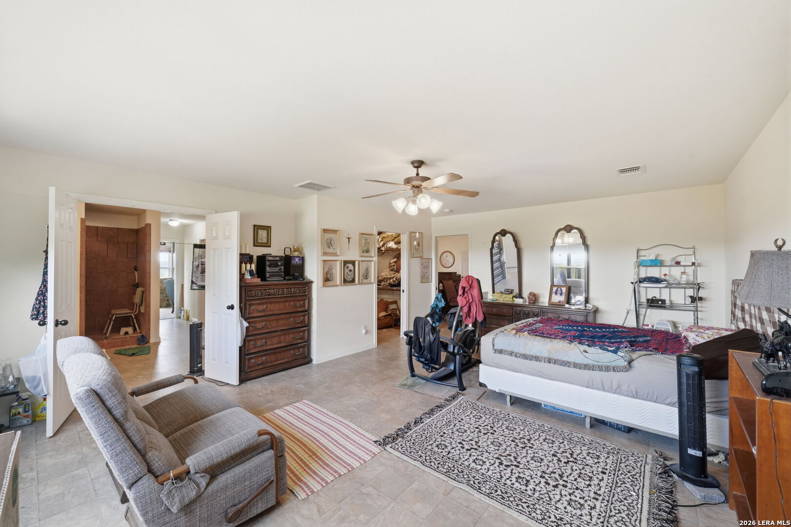 327 Lakeridge Loop Lakehills TX 78063