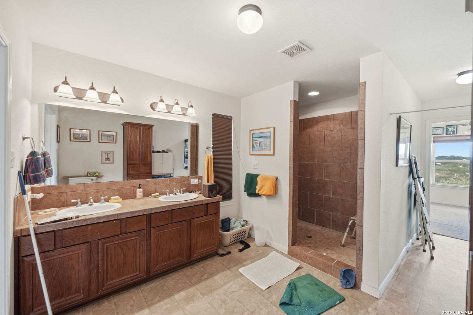 327 Lakeridge Loop Lakehills TX 78063
