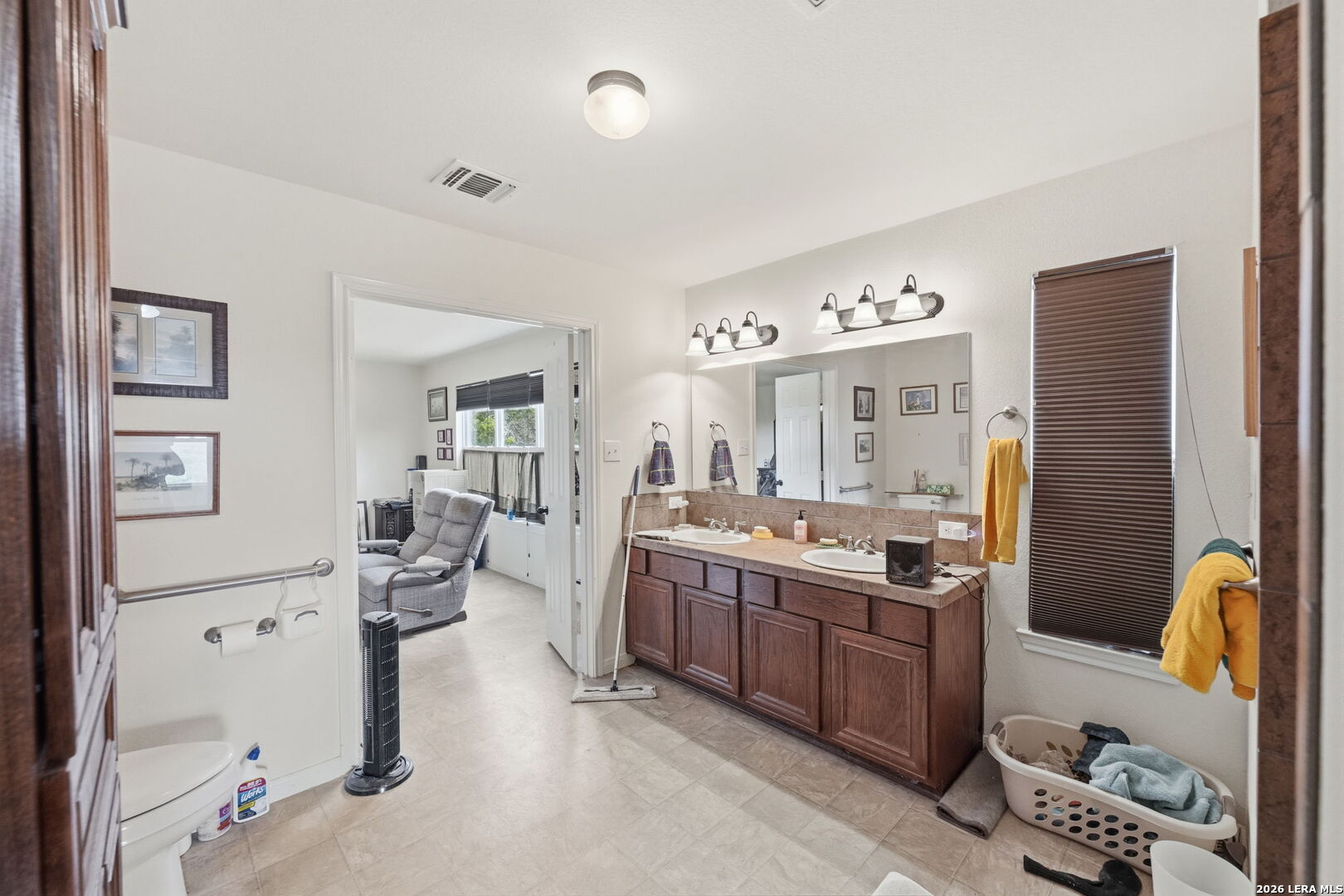 327 Lakeridge Loop Lakehills TX 78063
