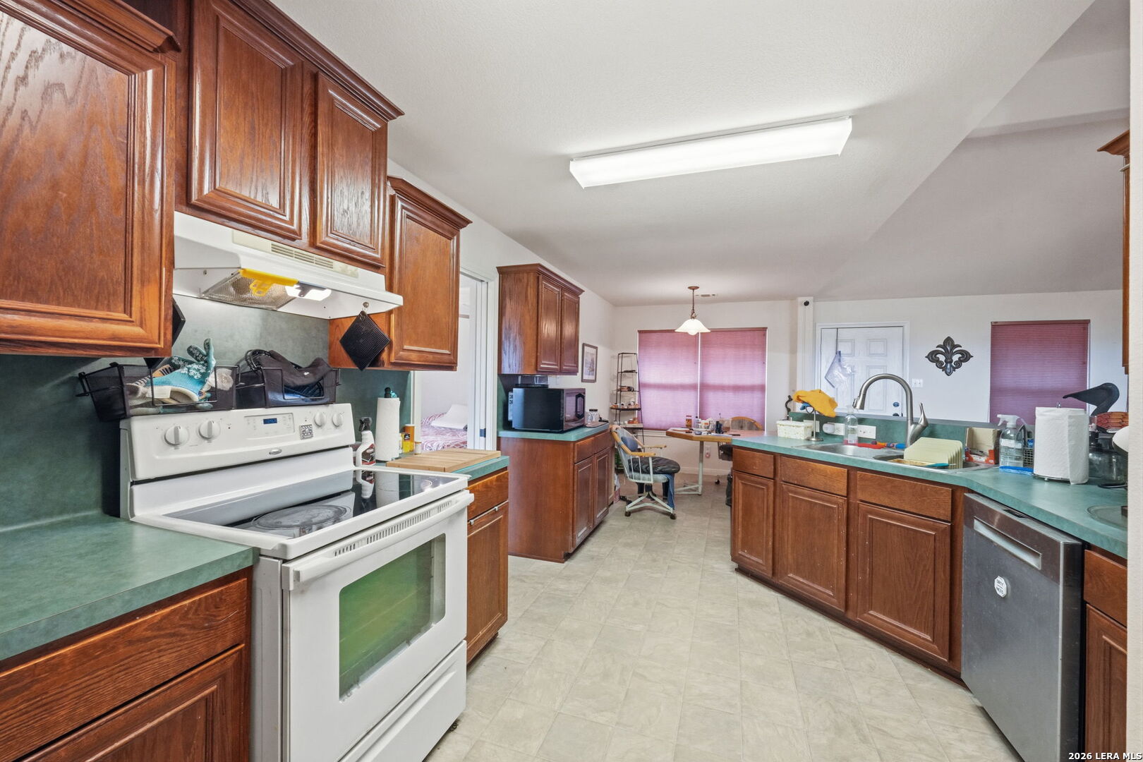 327 Lakeridge Loop Lakehills TX 78063