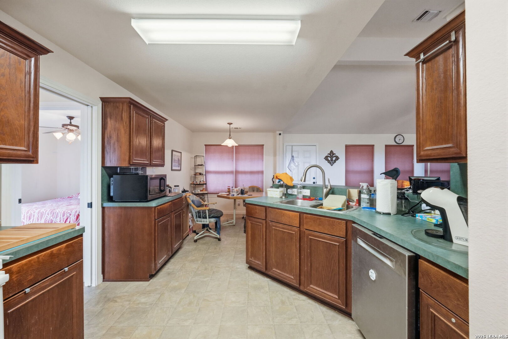 327 Lakeridge Loop Lakehills TX 78063