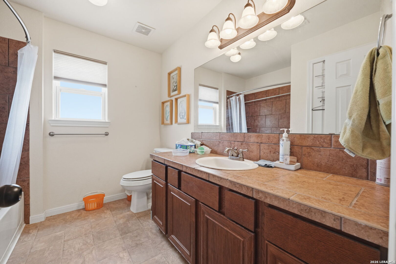 327 Lakeridge Loop Lakehills TX 78063