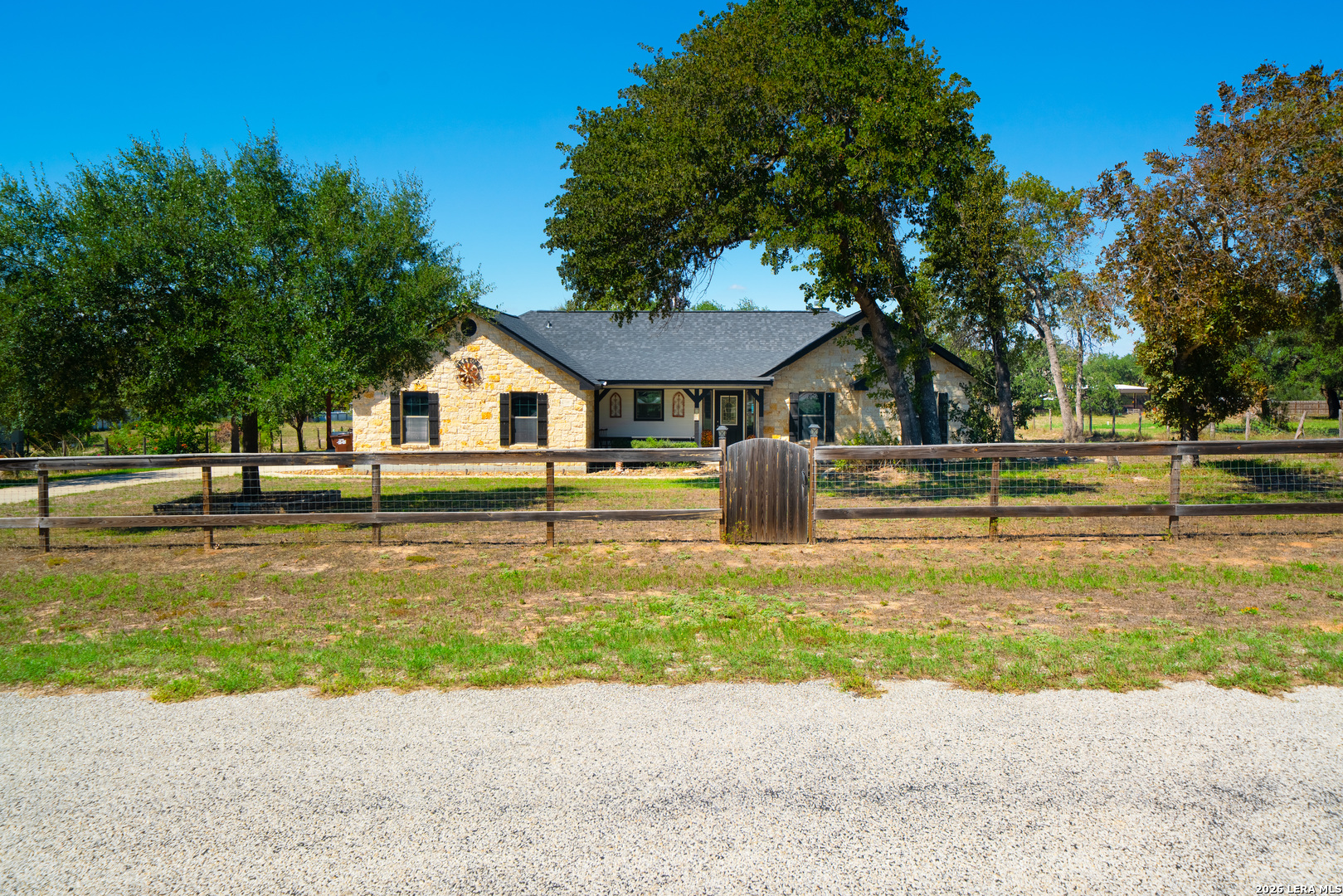 312 Rose Garden La Vernia TX 78121